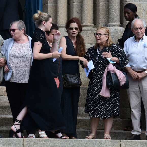 Exclusif - La famille et les proches - Sorties des obsèques de Charlotte Valandrey en l'église de Pléneuf-Val-André en Bretagne. Le 19 juillet 2022  No Credit - Exclusive - No Web No Blog pour Belgique et Suisse