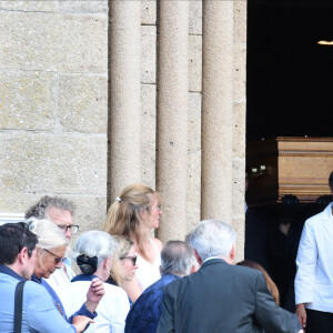 Exclusif - La famille et les proches - Sorties des obsèques de Charlotte Valandrey en l'église de Pléneuf-Val-André en Bretagne. Le 19 juillet 2022