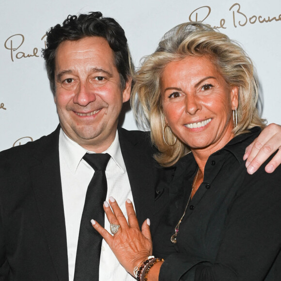 Exclusif - Laurent Gerra et Caroline Margeridon - La Brasserie du Louvre Bocuse à l'occasion de la rentrée, a convié de nombreux invités à venir découvrir ou redécouvrir son magnifique cadre en plein centre de Paris le 22 septembre 2022. 3 ans après son inauguration, J. Bocuse a accueilli et chouchouté ses invités grâce aux mets typiquement lyonnais concoctés par ses Chefs Exécutifs Meilleurs Ouvriers de France. © Coadic Guirec/Bestimage