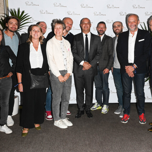 Exclusif - Laurent Gerra, Isabelle Langé (journaliste RTL), Odile Pouget (journaliste RTL), Frédéric Faure (directeur de la rédaction de M6), Stéphane Carpentier (journaliste RTL), Laurent Tessier (journaliste RTL), Jérôme Bocuse (Président des Maisons Bocuse), Christian Le Squer, Paul-Maurice Morel (directeur général associé des Maisons Bocuse) , guest - La Brasserie du Louvre Bocuse à l'occasion de la rentrée, a convié de nombreux invités à venir découvrir ou redécouvrir son magnifique cadre en plein centre de Paris le 22 septembre 2022. 3 ans après son inauguration, J. Bocuse a accueilli et chouchouté ses invités grâce aux mets typiquement lyonnais concoctés par ses Chefs Exécutifs Meilleurs Ouvriers de France. © Coadic Guirec/Bestimage