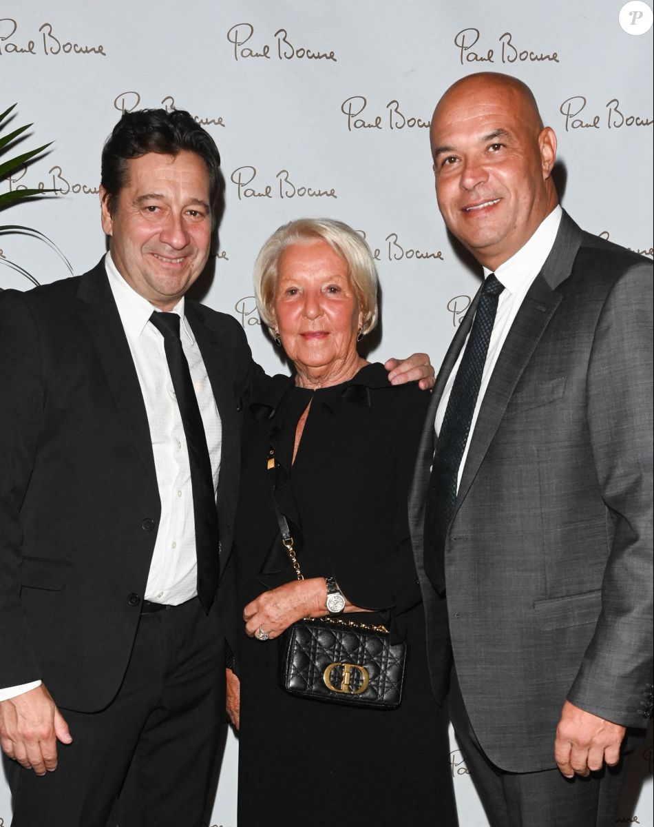 Exclusif - Laurent Gerra, Jérôme Bocuse (Président des Maisons Bocuse) avec sa maman Raymone Carlut - La Brasserie du Louvre Bocuse à l'occasion de la rentrée, a convié de nombreux invités à venir découvrir ou redécouvrir son magnifique cadre en plein centre de Paris le 22 septembre 2022. 3 ans après son inauguration, J. Bocuse a accueilli et chouchouté ses invités grâce aux mets typiquement lyonnais concoctés par ses Chefs Exécutifs Meilleurs Ouvriers de France. © Coadic Guirec/Bestimage