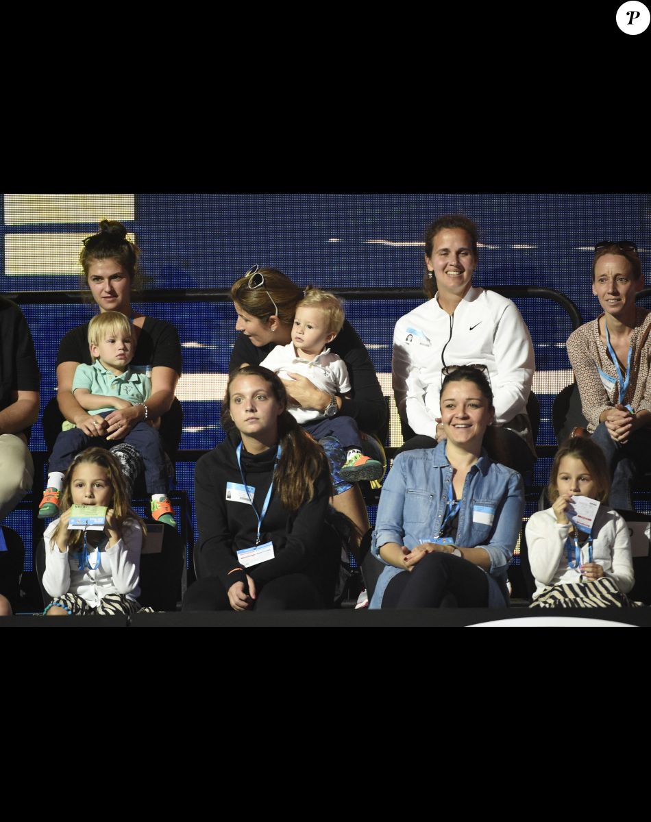 Mirka Federer avec ses jumeaux Lenny et Leo et les jumelles Charlene Riva et Myla Rose lors de la journées des enfants au Melbourne Park de Melbourne en marge de l'Open d'Australie, le 16 janvier 2016