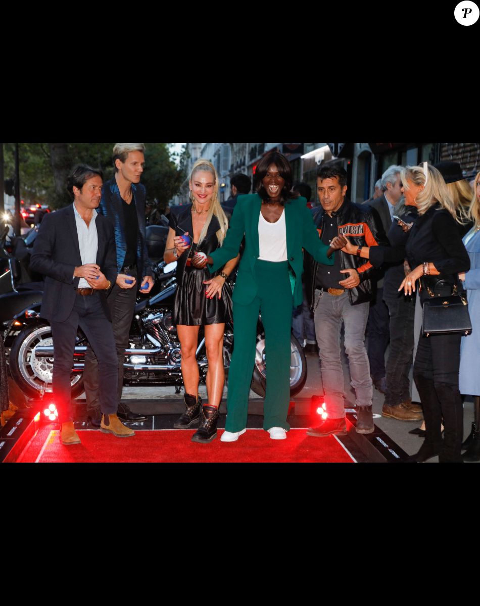 Guest, François-Xavier Renou (Fransoa), Caroline Margueridon, Dj Drey Key, Bébert, Les Forbans (Albert Kassabi), Emilie Gomis - Soirée de présentation des nouveautés de la marque Harley Davidson au showroom Beaumarchais à Paris, France, le 22 septembre 2022. © Christophe Clovis/Bestimage