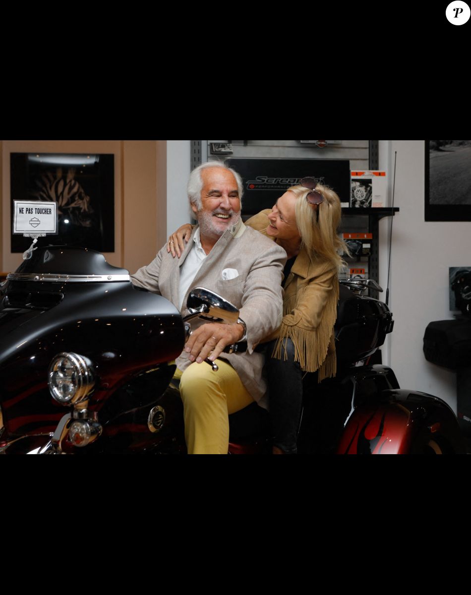 Alexandra Vandernoot et guest - Soirée de présentation des nouveautés de la marque Harley Davidson au showroom Beaumarchais à Paris, France, le 22 septembre 2022. © Christophe Clovis/Bestimage