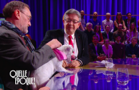 Petit accrochage entre Jean-Luc Mélanchon et Jean-Paul Rouve à cause du chien de l'acteur dans "Quelle époque !" sur France 2.