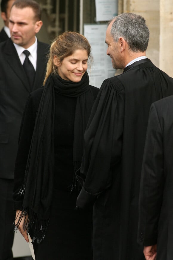 Alice Taglioni aux obsèques de Jocelyn Quivrin au Temple de l'étoile à Paris le 21 novembre 2009.
