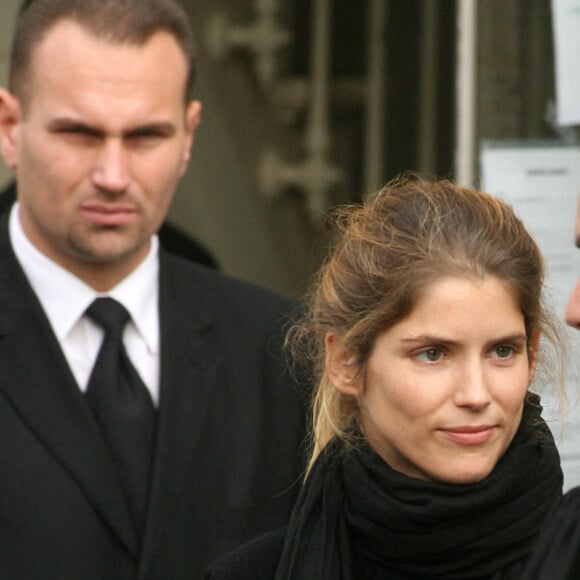 Alice Taglioni aux obsèques de Jocelyn Quivrin au Temple de l'étoile à Paris le 21 novembre 2009.