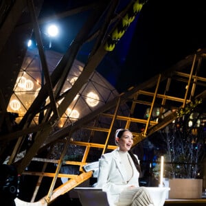 Nabilla Benattia et Claire Litvine (L5) - Surprises - Enregistrement de l'émission "La Chanson secrète 10" au 1er étage de la Tour Eiffel à Paris, diffusée le 22 janvier sur TF1 à 21h05 © Tiziano Da Silva / Bestimage 