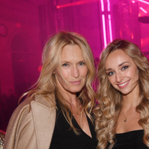 Estelle Lefébure et sa fille Emma Smet - Soirée Calzedonia "Calzedomania" au Palais Brongniart à Paris, pendant la Fashion Week femme printemps/été 2023. Le 26 septembre 2022. © Rachid Bellak / Bestimage