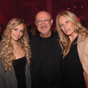 Emma Smet, Sandro Veronesi et Estelle Lefébure - Soirée Calzedonia "Calzedomania" au Palais Brongniart à Paris, pendant la Fashion Week femme printemps/été 2023. Le 26 septembre 2022. © Rachid Bellak / Bestimage