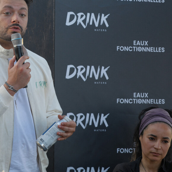 Kev Adams - Soirée de lancement de la gamme de boissons "Drink Waters" au restaurant Créatures sur le rooftop des Galeries Lafayette à Paris le 9 mai 2022. © Clovis-Bellak/Bestimage 