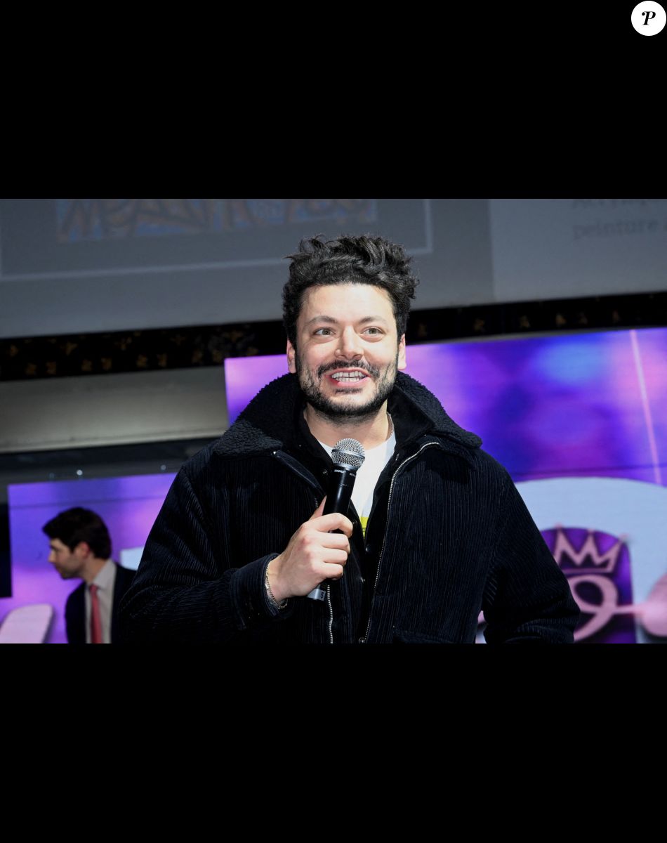 Kev Adams lors de la soirée de gala d'exception pour les 10 ans de l'association "Les Rois du monde" (LRDM) à la salle Wagram à Paris le 14 mars 2022. © Rachid Bellak / Bestimage
