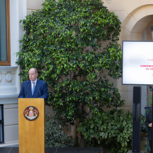 La princesse Stéphanie de Monaco, le prince Albert II de Monaco, la princesse Charlène de Monaco, Camille Gottlieb, Louis Ducruet, la princesse Caroline de Hanovre et Marie Ducruet lors de la conférence de présentation des célébrations du centenaire de la naissance du Prince Rainier III de Monaco au Palais de Monaco, le 28 septembre 2022. La Princesse Stéphanie sera en charge, avec le Prince Albert II, des événements qui se dérouleront en 2023. De nombreuses personnalités monégasques font également partie du comité d'organisation. © Olivier Huitel/Pool Restreint Monaco/Bestimage 