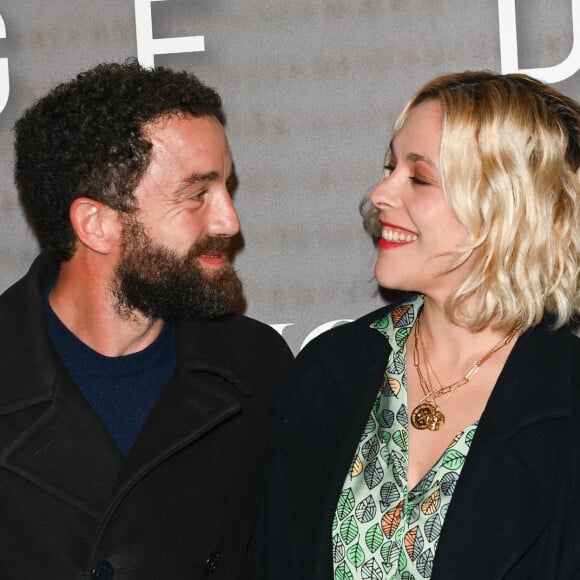 Guillaume Gouix et sa compagne Alysson Paradis étaient invités à l'avant-première du film "Simone, Le Voyage Du Siecle" à l'Unesco. La petite soeur de Vanessa Paradis a fait sa première apparition publique depuis l'accouchement de son 2e enfant.