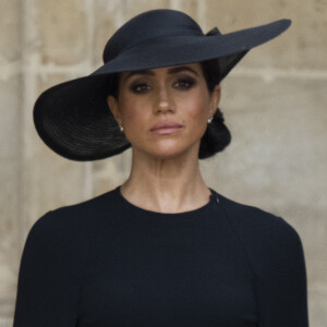 Meghan Markle - Procession du cercueil de la reine Elizabeth II d'Angleterre de Wesminster Hall où il était exposé au public, jusqu'à l'Abbaye de Westminster. 