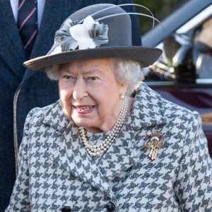 La reine Elisabeth II d'Angleterre à son arrivée au service dominical en l'église St Mary the Virgin à Hillington. Le 19 janvier 2020 