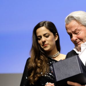 Alain Delon (avec un badge Paris Match d'une ancienne couverture du magazine titrant "Alain Delon, mes deux amours, Rosalie et Anouchka) et sa fille Anouchka (Robe Elie Saab) - Remise de la Palme d'Honneur à Alain Delon lors du 72ème Festival International du Film de Cannes. On may 19th 2019 © Jacovides-Moreau / Bestimage 