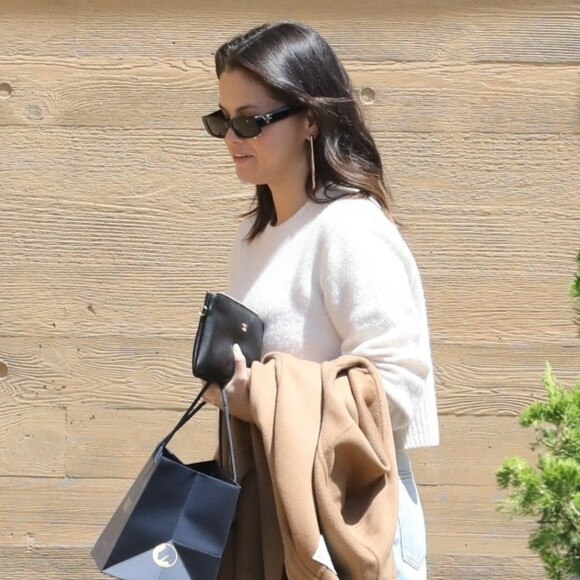 Exclusif - Selena Gomez va déjeuner au restaurant Nobu à Malibu le 21 août 2022.