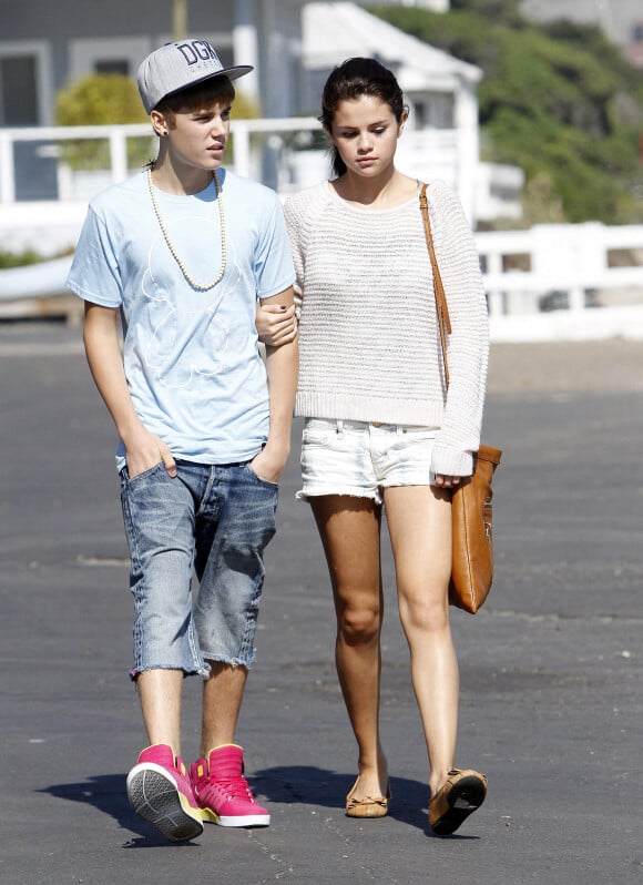 Selena Gomez et Justin Bieber sur la plage de Malibu. Le 23 septembre 2011.