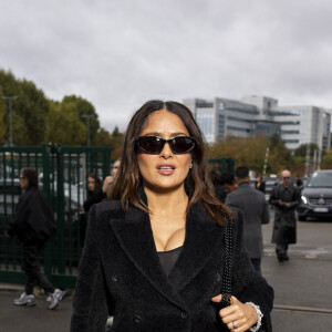 Salma Hayek - Arrivées au défilé Balenciaga, Collection Femme Prêt-à-porter Printemps/Eté 2023, lors de la Fashion Week de Paris. Le 2 octobre 2022. @ Da Silva-Perusseau/Bestimage