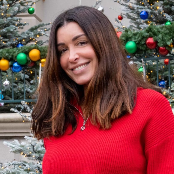 Jenifer Bartoli - Les célébrités fêtent Noël à Disneyland Paris en novembre 2021. La féérie de Noël brille de mille feux à Disneyland Paris ! Pour célébrer l'ouverture de la saison, plusieurs célébrités se sont retrouvées au Parc pour découvrir les festivités les plus magiques d'Europe et rencontrer les Personnages Disney dans leur plus beaux habits de Noël. © Disney via Bestimage