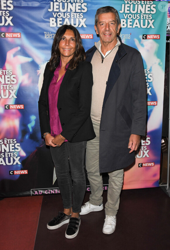 Michel Cymes et sa femme Nathalie - Avant-première du film "Vous êtes jeunes, vous êtes beaux" au cinéma Gaumont Opéra à Paris, le 23 septembre 2019. © Coadic Guirec/Bestimage 