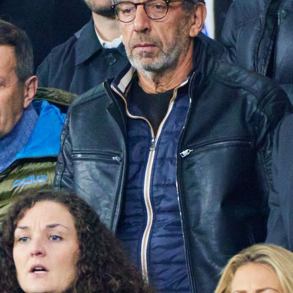 Michel Cymes - People des les tribunes de la coupe du Monde de Rugby France 2023 - Match de quart de finale "France-Afrique du Sud (28-29)" au Stade de France à Saint-Denis 15 octobre 2023. © Moreau-Jacovides/Bestimage  People from the stands of the Rugby World Cup France 2023 - Quarter-final match "France-South Africa (28-29)" at the Stade de France in Saint-Denis October 15, 2023 