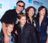 Tim Robbins et Susan Sarandon en famille en 2000