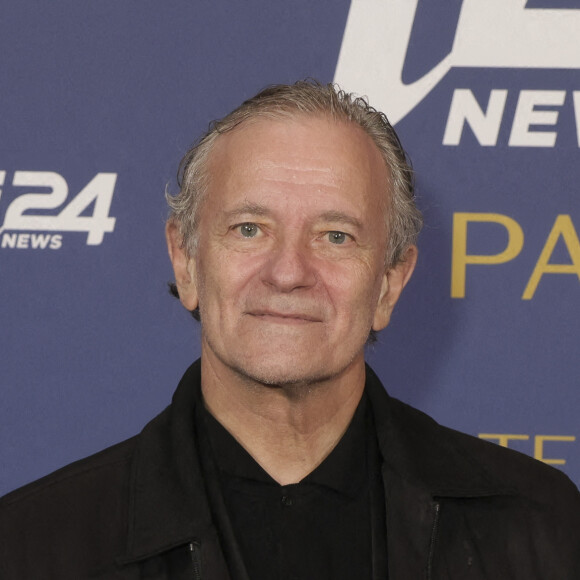 Francis Huster au photocall de la soirée de gala de la chaine i24News à Chaillot - Théâtre national de la Danse à l'occasion de la célébration du 2ème anniversaire de la signature des Accords d'Abraham, Paris le 5 septembre 2022. © Jack Tribeca / Bestimage.
