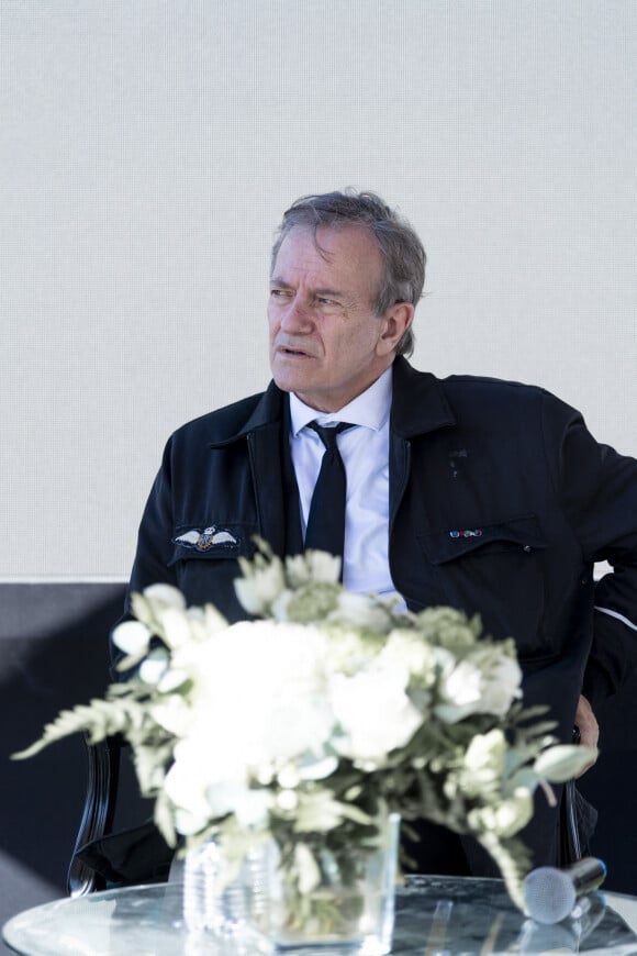 Francis Huster - Festival des Livres et des Artistes organisé par l'association "Lecture pour Tous" engagée dans la lutte contre l'illettrisme au Mail Branly à Paris le 3 juillet 2022. © Pierre Perusseau / Jack Tribeca / Bestimage.