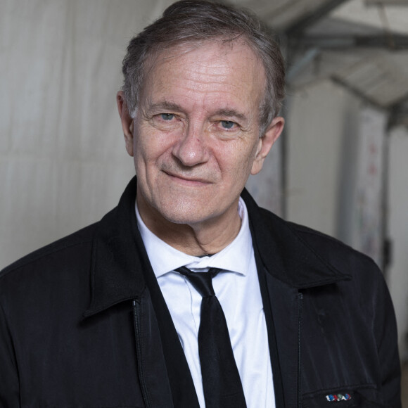 Francis Huster - Festival des Livres et des Artistes organisé par l'association "Lecture pour Tous" engagée dans la lutte contre l'illettrisme au Mail Branly à Paris le 3 juillet 2022. © Pierre Perusseau / Jack Tribeca / Bestimage.