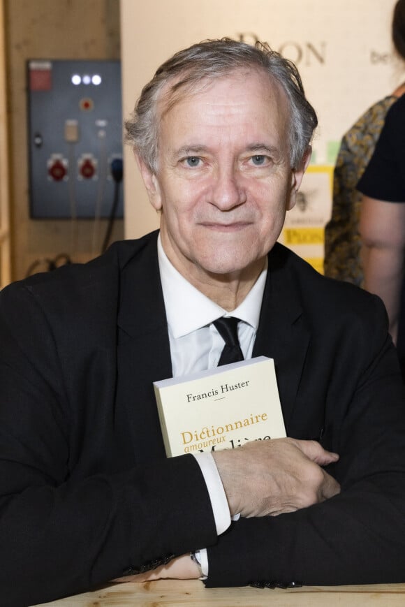 Francis Huster au Festival du Livre de Paris au Grand Palais éphémère à Paris, France, le 22 avril 2022. © Jack Tribeca/Bestimage.