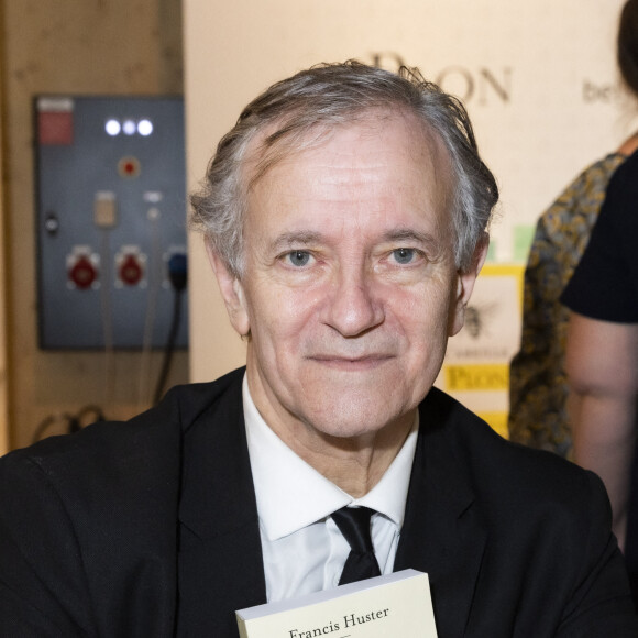Francis Huster au Festival du Livre de Paris au Grand Palais éphémère à Paris, France, le 22 avril 2022. © Jack Tribeca/Bestimage.