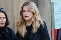 Hommage à Charlotte Valandrey : sa fille Tara très touchée aux côtés de sa tante et de son grand-père