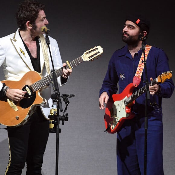 Joseph Chedid - Matthieu Chedid (M) en concert au palais Nikaia lors de sa tournée "Grand Petit Concert" à Nice le 24 novembre 2019. © Lionel Urman/Bestimage