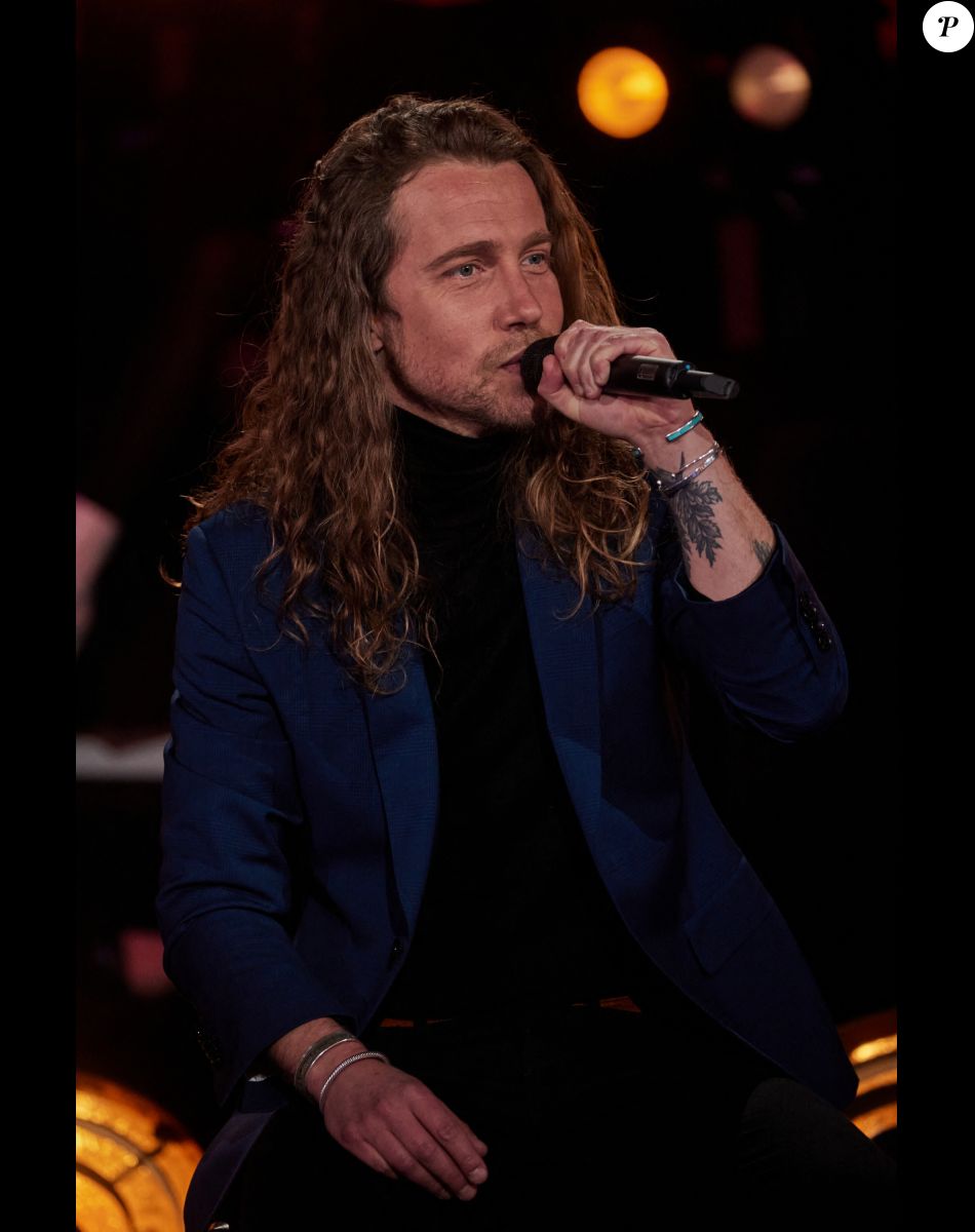 Exclusif - Julien Doré - Enregistrement de l'émission "Allez viens je t'emmène…Au Music Hall" au Studio Gabriel à Paris, qui sera diffusée le 28 mai sur France 3. Le 6 avril 2021 © Cyril Moreau / Bestimage