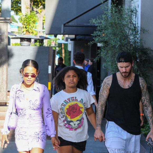 Exclusif - Christina Milian fait du shopping avec sa fille Violet et son mari Matt Pokora (M. Pokora) à Los Angeles le 6 avril 2022.
