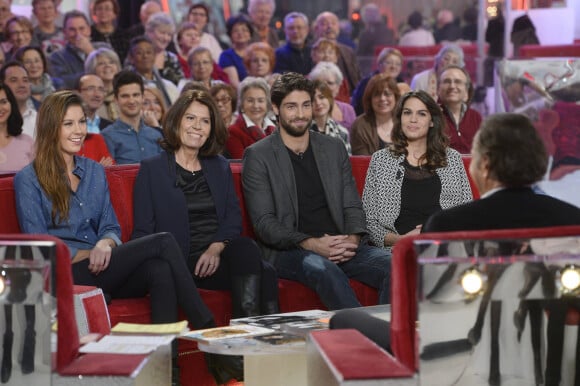 Michel Leeb, sa femme Béatrice, et leurs enfants Elsa, Fanny et Tom - Enregistrement de l'émission "Vivement Dimanche" à Paris, le 7 janvier 2015. L'émission sera diffusée le 11 janvier 2015.