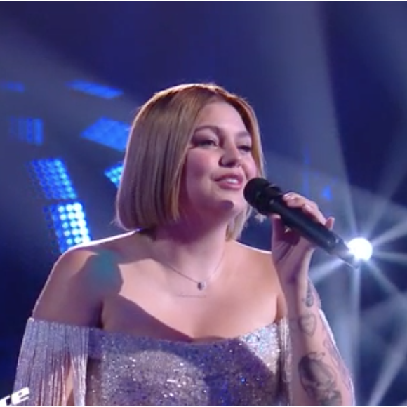 Louane change complètement de tête