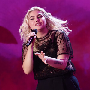 Louane à la 22e édition des NRJ Music Awards à la Seine musicale, le 5 décembre 2020.