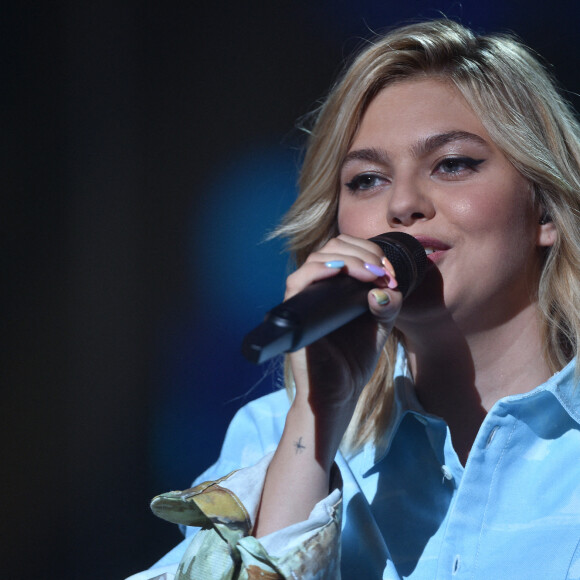 Exclusif - Louane Emera - Enregistrement de l'émission "300 Choeurs chantent Dassin" à Paris (diffusée le 16/10/20) sur France 3. © Tiziano Da Silva / Bestimage