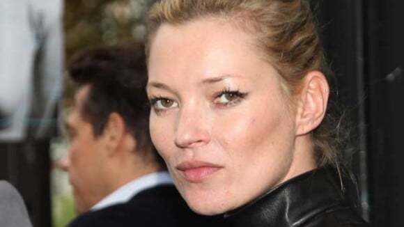 Mort d'Alexander McQueen : Kate Moss est dévastée, les grands de la mode lui rendent hommage...