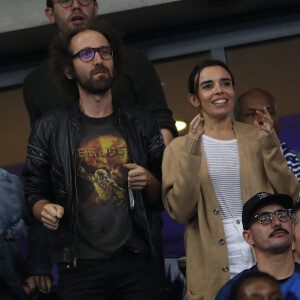 Elodie Bouchez, son mari Thomas Bangalter (groupe Daft Punk), leur fils Roxan et Arnaud Ducret dans les tribunes du stade de France lors du match de ligue des nations opposant la France à l'Allemagne à Saint-Denis, Seine Saint-Denis, France, le 16 octobre 2018. La France a gagné 2-1. 