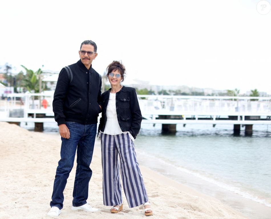 Roschdy Zem Et Anouk Grinberg Lors Dun Photocall Pour Le Film Linnocent Sur Une Plage Lors Du 5937