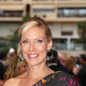 Rebecca Hampton (robe Christophe Guillarmé à encolure asymétrique en jacquard à relief noir et violet) lors de la soirée d'ouverture du 59ème festival de télévision de Monte Carlo le 14 juin 2019. © Denis Guignebourg / Bestimage