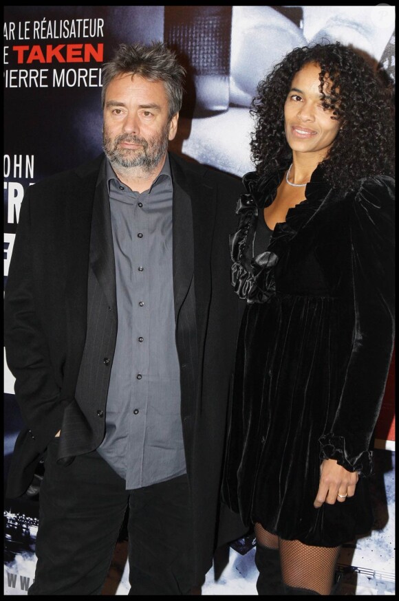Luc Besson et Virginie Sylla à l'occasion de l'avant-première de From Paris with Love, à l'UGC Normandie, sur les Champs-Elysées, à Paris, le 11 février 2010.