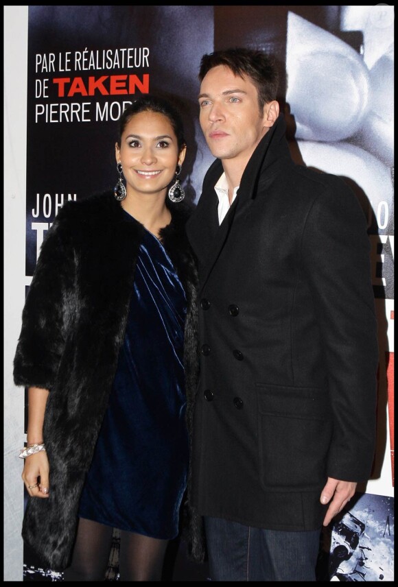 Jonathan Rhys-Meyers et Reena Hammer à l'occasion de l'avant-première de From Paris with Love, à l'UGC Normandie, sur les Champs-Elysées, à Paris, le 11 février 2010.