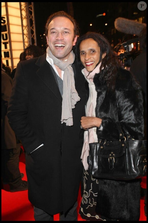 Vincent Perez et Karine Sylla à l'occasion de l'avant-première de From Paris with Love, à l'UGC Normandie, sur les Champs-Elysées, à Paris, le 11 février 2010.