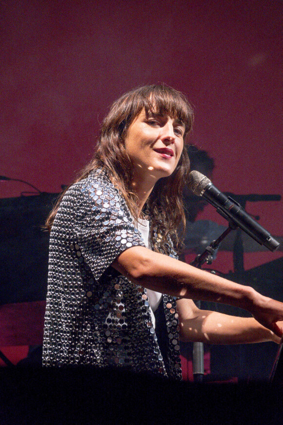 Juliette Armanet est en concert au festival "Les belles journées" à Bourgoin-Jallieu, Isère le 9 septembre 2022. © Sandrine Thesillat / Panoramic / Bestimage