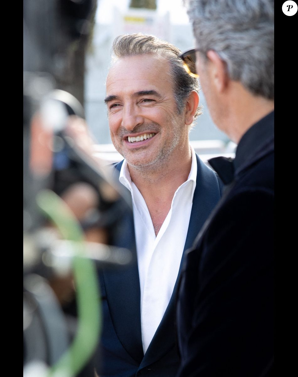 Exclusif - Jean Dujardin avant la montée des marches de "L'innocent" lors du 75ème Festival International du Film de Cannes, le 24 mai 2022. Justin Personnaz/Bestimage